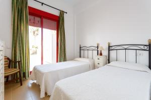 Posteľ alebo postele v izbe v ubytovaní Bonito apartamento en campo de golf con piscina + 15 fotografií