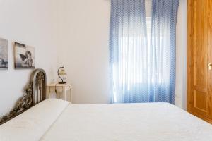 Posteľ alebo postele v izbe v ubytovaní Bonito apartamento en campo de golf con piscina