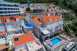Bazén v ubytovaní Paradis Apartments alebo v jeho blízkosti