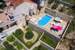 Bazén v ubytovaní Paradis Apartments alebo v jeho blízkosti