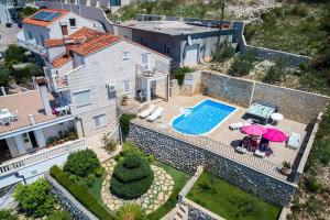 Bazén v ubytovaní Paradis Apartments alebo v jeho blízkosti