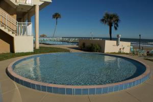 The swimming pool at or close to Makai Beach Lodge