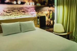 Cama ou camas em um quarto em Novotel Curitiba Batel