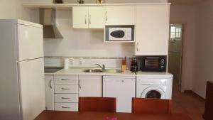 Kuchyňa alebo kuchynka v ubytovaní naturist apartament