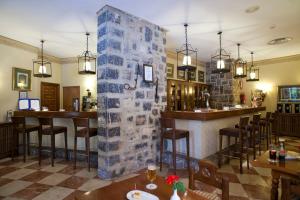 a bar with a stone wall in a restaurant at Parador de Fuente Dé in Fuente Dé