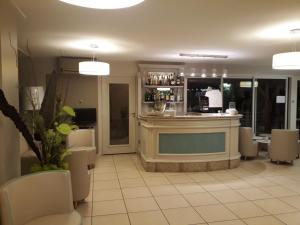 Lounge nebo bar v ubytování Best Western Plus San Damianu