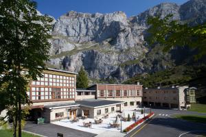 a large building with a mountain in the background at Parador de Fuente Dé in Fuente Dé