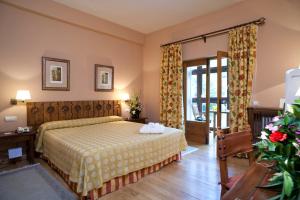 a bedroom with a bed and a large window at Parador de Fuente Dé in Fuente Dé