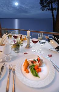 Comida no hotel ou em algum lugar perto