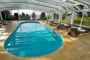 A piscina localizada em Hotel del Lago Golf & Art Resort ou nos arredores