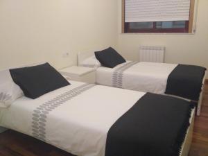 Łóżko lub łóżka w pokoju w obiekcie Apartamento Lua