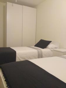 Łóżko lub łóżka w pokoju w obiekcie Apartamento Lua