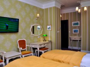 TV i/ili zabavni centar u objektu SleepWalker Boutique Suites