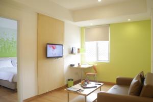 Televisor o centre d'entreteniment de Zest Bogor by Swiss-Belhotel International