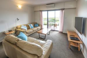 Seating area sa Margaret River Beach Apartments