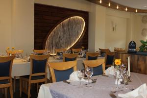 Restoran või mõni muu söögikoht majutusasutuses Hotel Reiff
