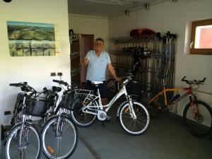 Vélo sur le terrain de l'établissement Astor Apartments ou dans les environs