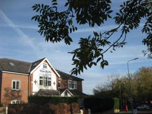 Gallery image of The Handforth Lodge in Handforth