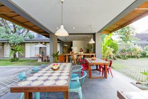 Restoran atau tempat lain untuk makan di Seruni Guest House