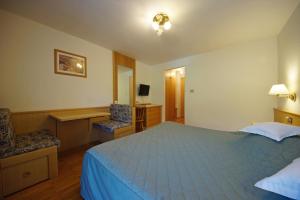Postel nebo postele na pokoji v ubytování Hotel La Müda
