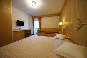 Postel nebo postele na pokoji v ubytování Hotel La Müda