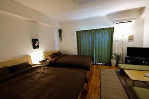 TV a/nebo společenská místnost v ubytování Yomitan Ocean View Apartment 402