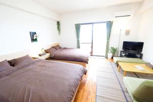 Postel nebo postele na pokoji v ubytování Yomitan Ocean View Apartment 402