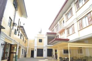 a view of a courtyard of a building at Metro Vigan Hotel in Vigan