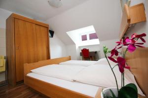Postel nebo postele na pokoji v ubytování Hotel Olympia