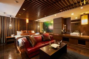 HOTEL LOVE客房内的一张或多张床位