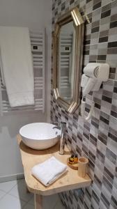 a bathroom with a sink and a mirror at La Maison Blanche in Blaye