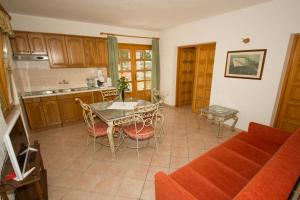 Kuchyňa alebo kuchynka v ubytovaní Holiday Home Linet + 22 fotografií