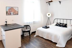 Posteľ alebo postele v izbe v ubytovaní Old Town Studio Apartment
