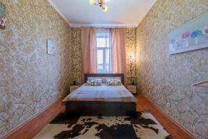 Кровать или кровати в номере Apartment on Efimova 1- 4