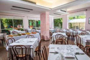 Restaurace v ubytování Hotel Le Querce