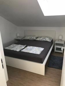 Postel nebo postele na pokoji v ubytování Apartments Bakula