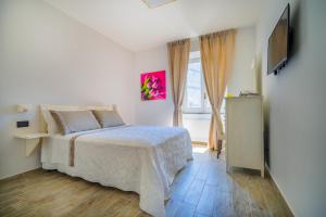 A bed or beds in a room at Lemon Factor Sorrento