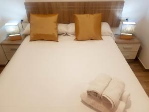 Postel nebo postele na pokoji v ubytování Apartments Naty Beach