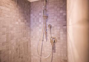a shower with a hose in a bathroom at porto canale b & b in Cesenatico +27 photos