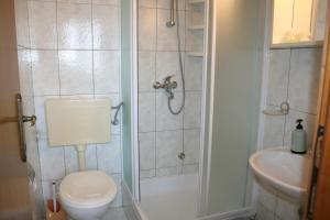 Koupelna v ubytování Apartmani Halilovic