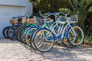 Jízda na kole v ubytování Amanzi Island Boutique Hotel nebo okolí
