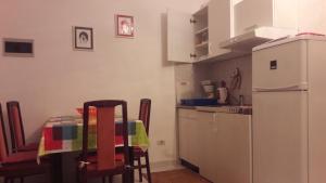 Kuchyň nebo kuchyňský kout v ubytování Apartmani Halilovic