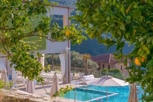 Bazén v ubytování Salvator Villas & Spa Hotel nebo v jeho okolí