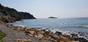 a rocky shoreline with rocks and the ocean at Direttamente sulla spiaggia in Castiglione della Pescaia