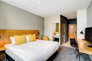 Katil atau katil-katil dalam bilik di Apex Grassmarket Hotel