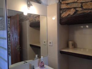 A bathroom at Casa Lambuh Még 28 kép