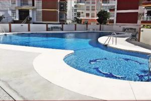 einen Pool auf einem Gebäude in der Unterkunft QBF Quality Beachfront in Torre del Mar