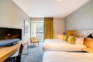 Televisyen dan/atau pusat hiburan di Apex Grassmarket Hotel