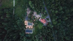 Pohľad z vtáčej perspektívy na ubytovanie Drewniana Róża Domki Karkonosze