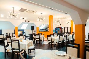 Restaurace v ubytování Pensiune Confort Morosanu